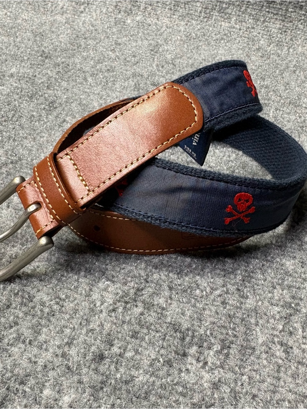 Vineyard Vines Belt Mens Size 32 Red Skull And Crossbones on Blue USA Made
